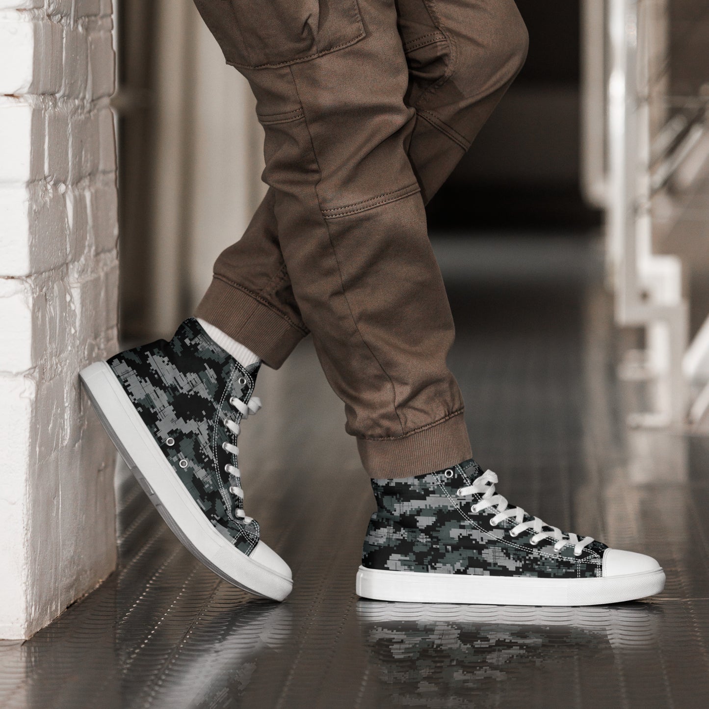 Men’s high top Digital Camo canvas shoes
